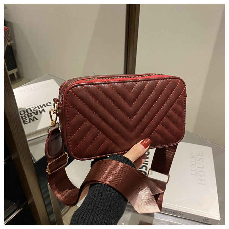 150g Weight Nylon Lining Material Sewing Thread Fashion Element Zipper Closure Type Single Shoulder Strap Strap Type Crossbody Bag Bags Type Casual, Daily, Shopping Occasion Pu Leather Material Solid Color, Lingge Pattern All Seasons Season Women's Gender Classic Style Style Square Shape Women's Pu Leather Solid Color Lingge Classic Style Sewing Thread Square Zipper Crossbody Bag 16