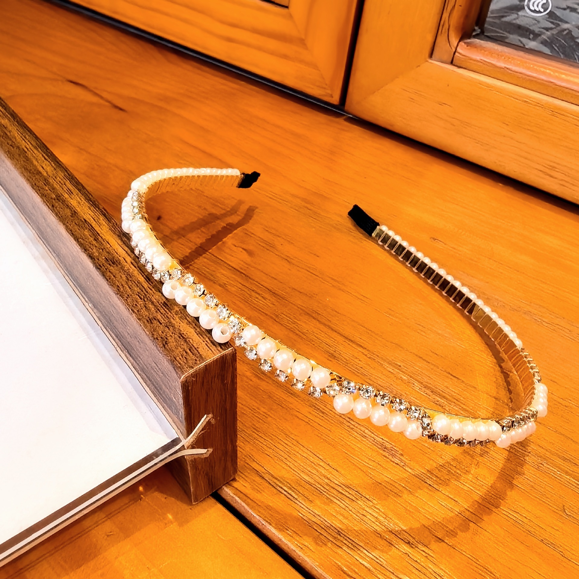 Diadema de Doble Capa con Perlas y Cristales Hecha a Mano para Mujer image 5