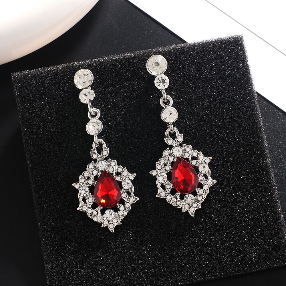Fashionable retro earrings drop-shaped
