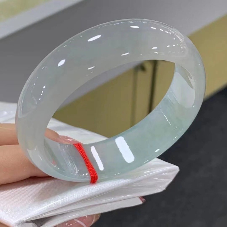 Vòng tay ngọc bích tự nhiên Miến Điện chính hãng, màu xanh lá cây nhạt trong suốt, đường kính trong 50–64 mm chi tiết 5