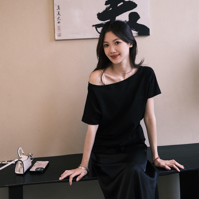 女性用オフショルダーブラック半袖Tシャツ、夏のホットガールスタイル、ルーズデザイン、オフショルダー、多用途通勤半袖トップスイン|undefined
