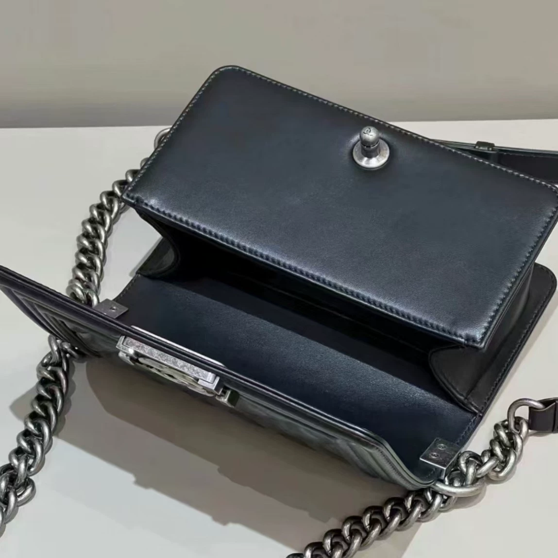 Модный классический тренд цепь, плечо сумка, телефон сумка, городской стиль, Chanel стиль, цепь сумка