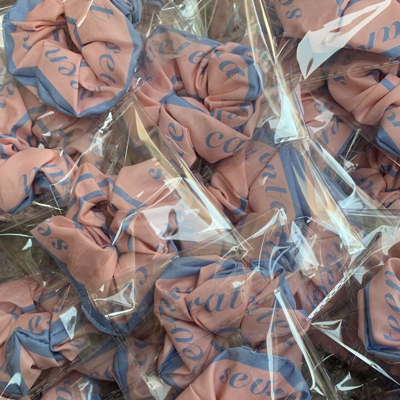 Estrellas para ayudar a los anillos de pelo intestino grueso circundantes para dibujar la muestra de producción de anillos de pelo impresos