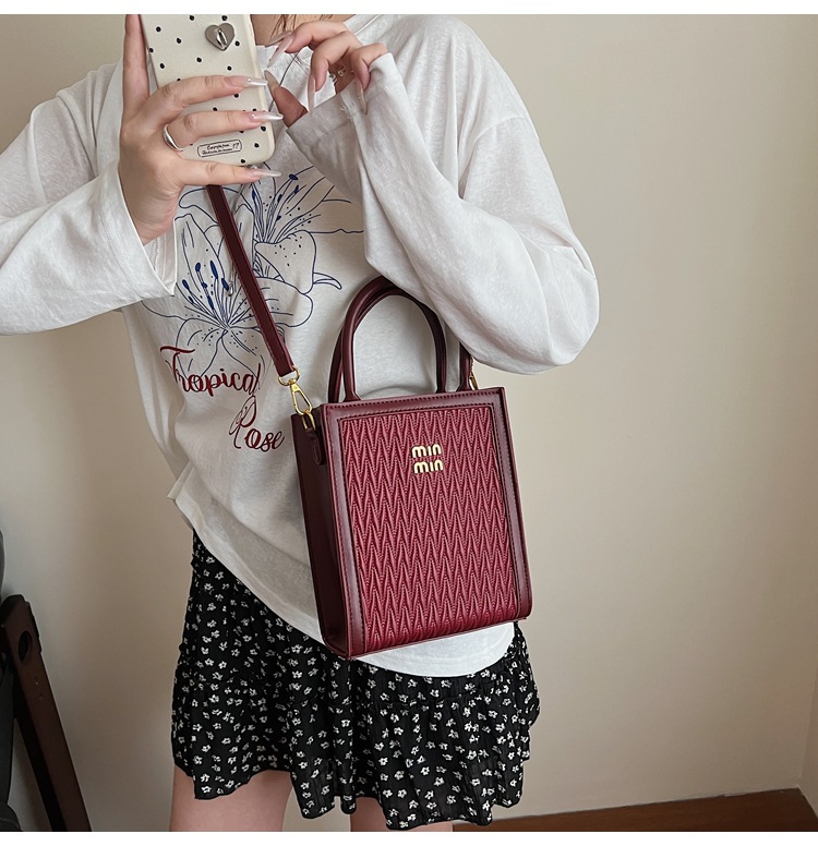 This year, the "Small Bag Women 2025" new trendy summer fashion, versatile and niche design hand-held shoulder crossbody bag is in vogue undefined