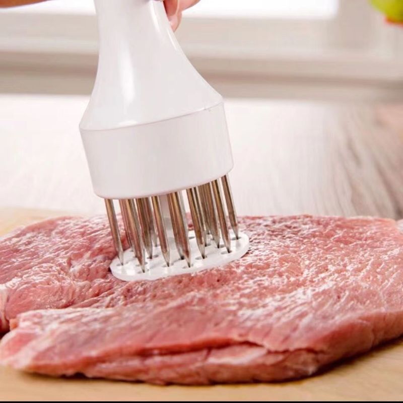 家庭用ステーキの筋が切れた柔らかい肉の針豚の鶏の列の手羽の松肉の針は肉のハンマーのステンレスの穴をたたく器の豚の皮の挿し込みを打ちます。|undefined
