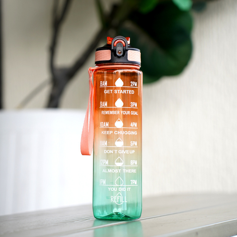 Gradiente hervidor de agua de gran capacidad taza de paja deportes al aire libre fitness regalos transfronterizos al por mayor de dos colores de plástico transparente taza de agua