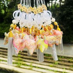 杭州霊隠寺と同じ漆塗り猫キーホルダー、木製のかわいい猫の車用ペンダント、白檀の木製飾り