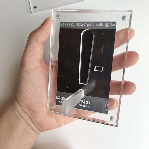 Cross-border 3-inch acrylic photo display stand with transparent laser 3-inch photo small card frame strong magnet