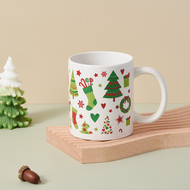 Comercio exterior al por mayor varios estilos de tazas de cerámica de Navidad juegos de regalo de mano de vacaciones tazas de café caseras tazas de agua