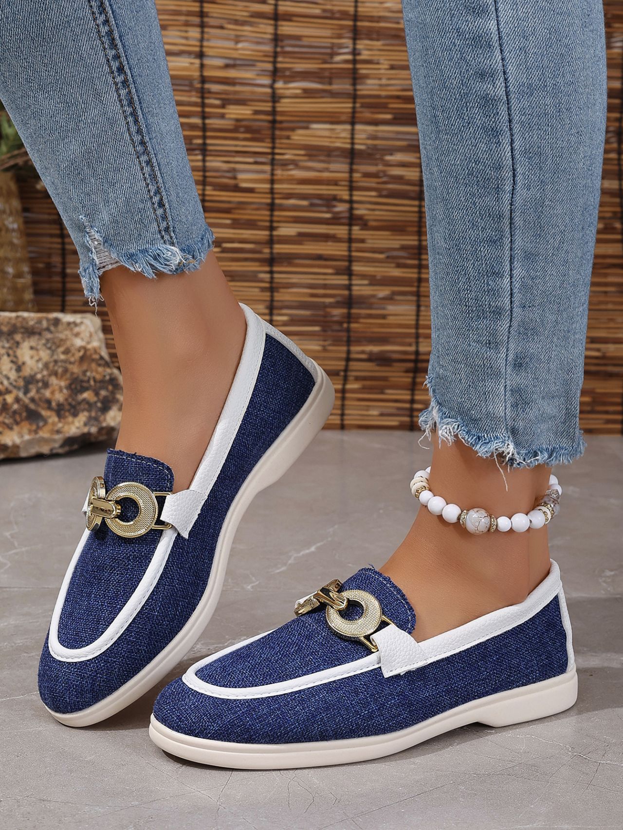 Chaussures pour femmes 2024 chaussures simples de grande taille pour femmes nouveau style bouche peu profonde chaîne à enfiler chaussures plates décontractées d'extérieur pour femmes_voghion.com