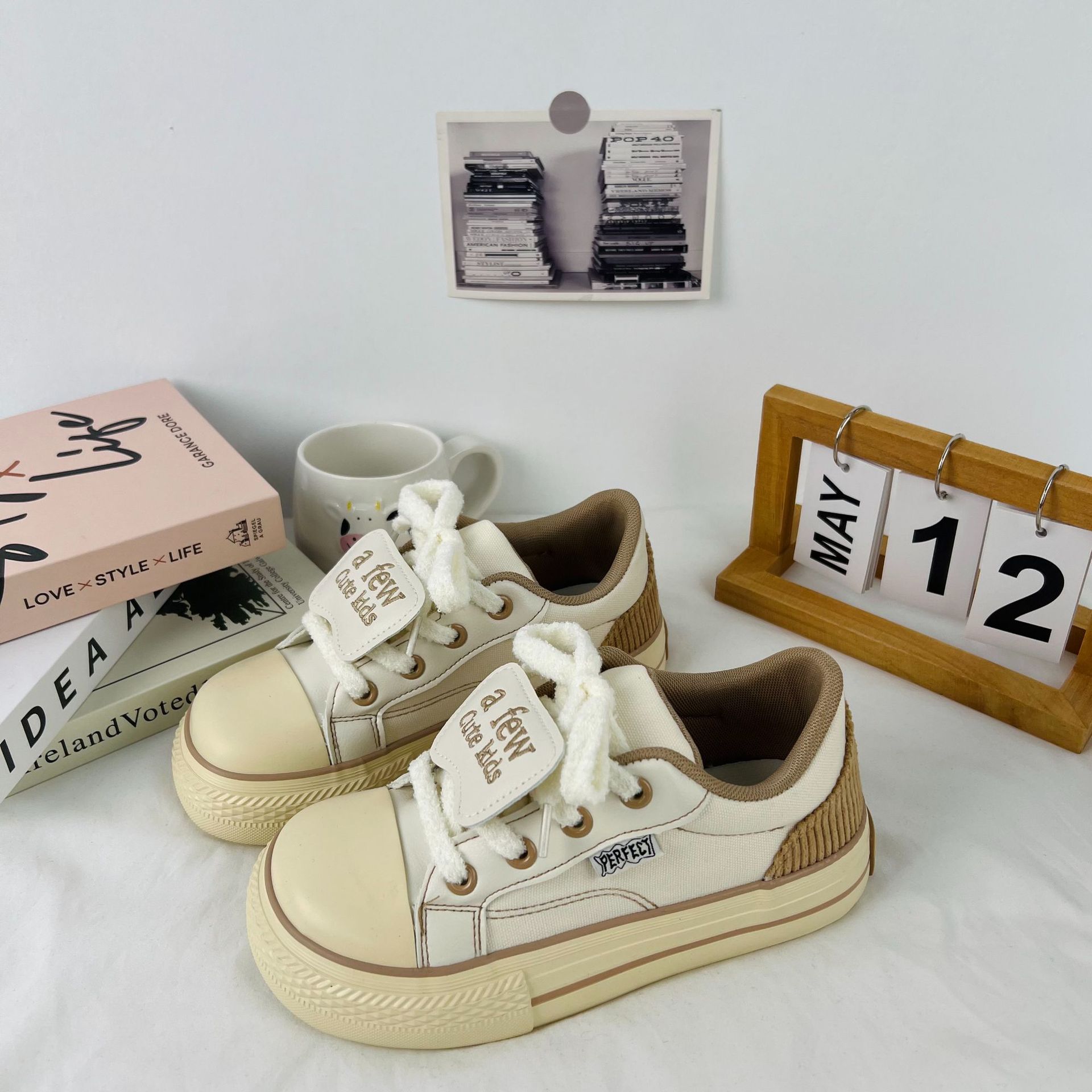 2024 primavera estudiantes callejera con zapatos blancos de mujer estilo coreano de haraguchi zapatos de lona de cabeza cuadrada zapatos de mujer en vivo zapatos de mujer