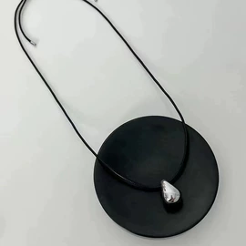 项链;耳环;耳钉