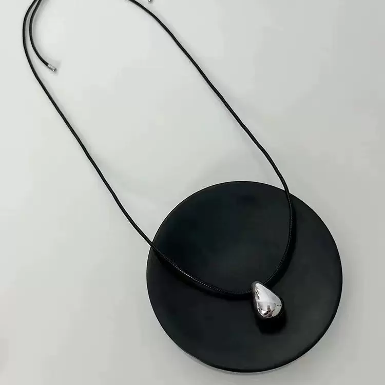 青岛美琳保色极简冷淡风 金属光面水滴黑皮绳项链秋季毛衣链女式