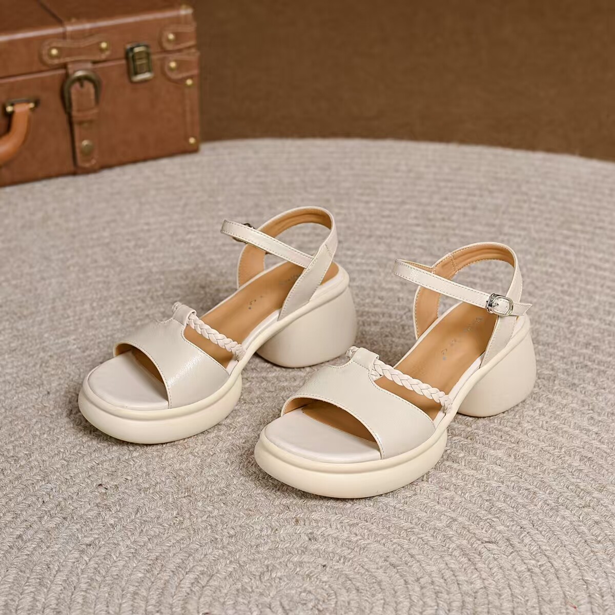 Sandal nữ peep toe gót vuông đế platform da thật, tăng chiều cao — màu be chi tiết 8