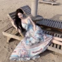 夏季海边碎花露背连衣裙