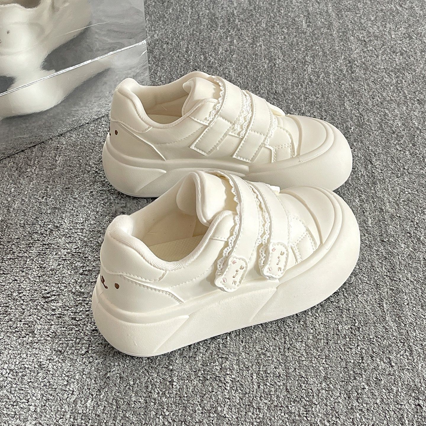 Velcro de fondo grueso zapatos blancos para mujeres 2026 nuevo nicho de primavera estudiantes originales zapatos muffin deportivos casuales