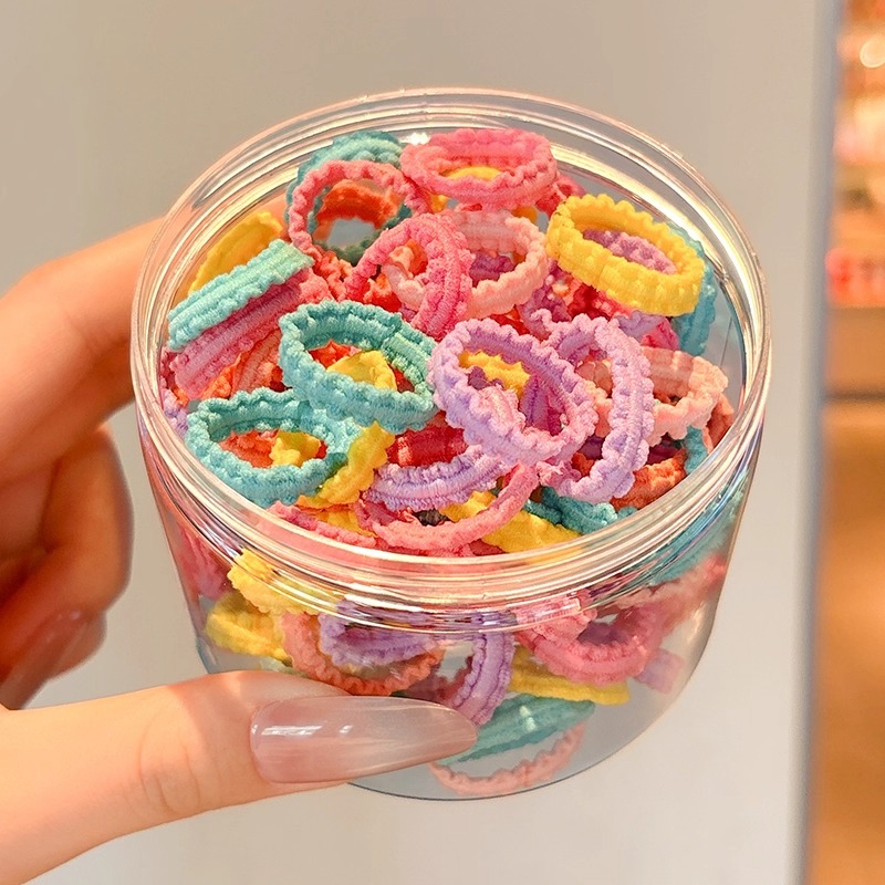 El volumen de cabello del bebé es pequeño, la cuerda para la cabeza es linda, la banda elástica para el cabello de las niñas no daña la cuerda para el cabello