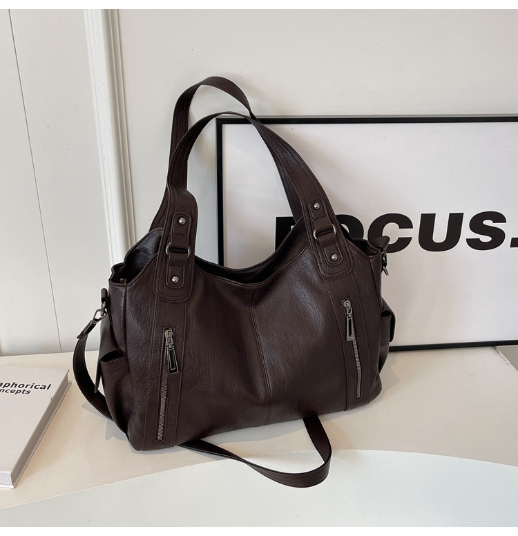 Vintage Women's Tote Bag With Rivets Large Capacity Shoulder Bag_voghion.com