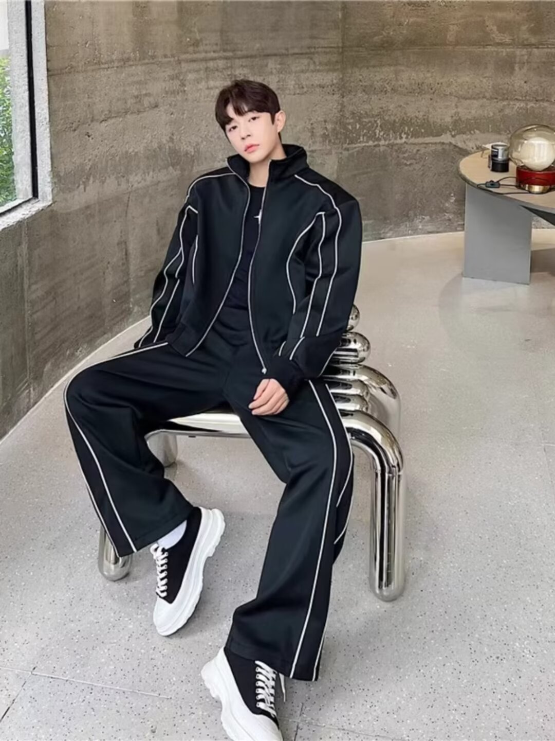 Ropa de primavera, línea clara, dos piezas, un conjunto de pantalones de cuello vertical, un conjunto de pantalones de piernas largas relajadas y deportivas.