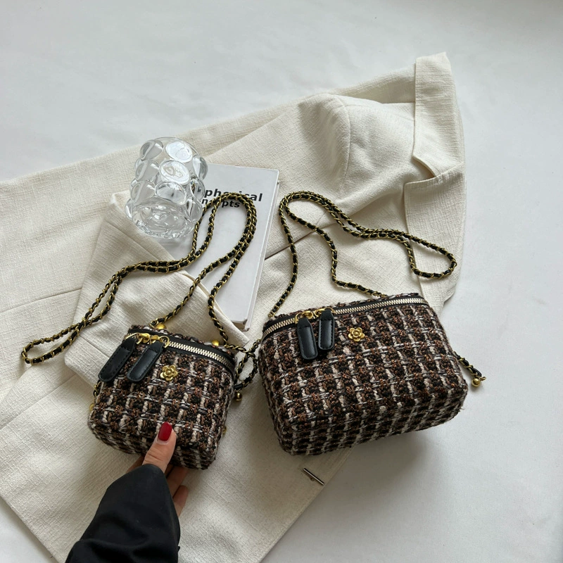 Маленькая цепочка, сумка через плечо, дизайнерская demi-season коробка, стиль Chanel, коллекция 2022 года