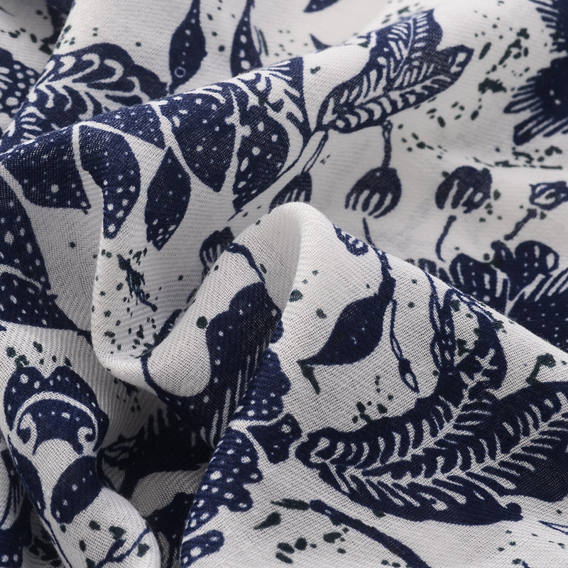 Amazon estilo étnico retro transfronterizo azul y blanco porcelana bufanda de seda de las mujeres hoja de flor impresa bufanda de algodón y lino sensación