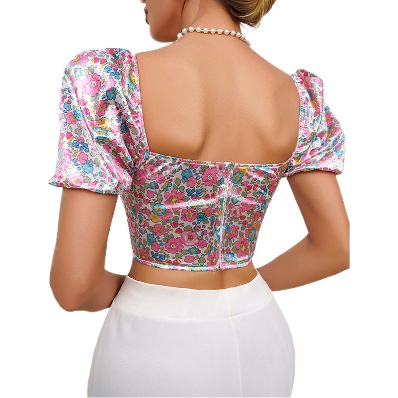 Top estampado con mangas abullonadas y aros, cintura fruncida, corsé con varillas, prenda exterior corta, top tipo tubo holgado.