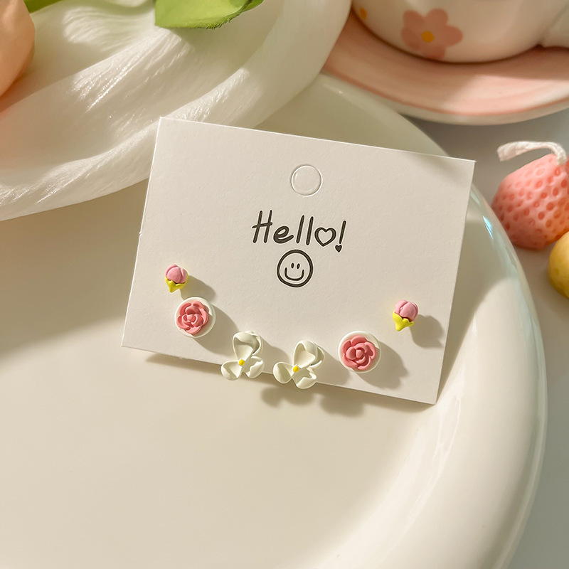 Juego de pendientes de aguja plateados, sencillos y compactos para mujer, pendientes geométricos en forma de corazón, bonitos, dulces y versátiles, venta al por mayor para puestos de mercado