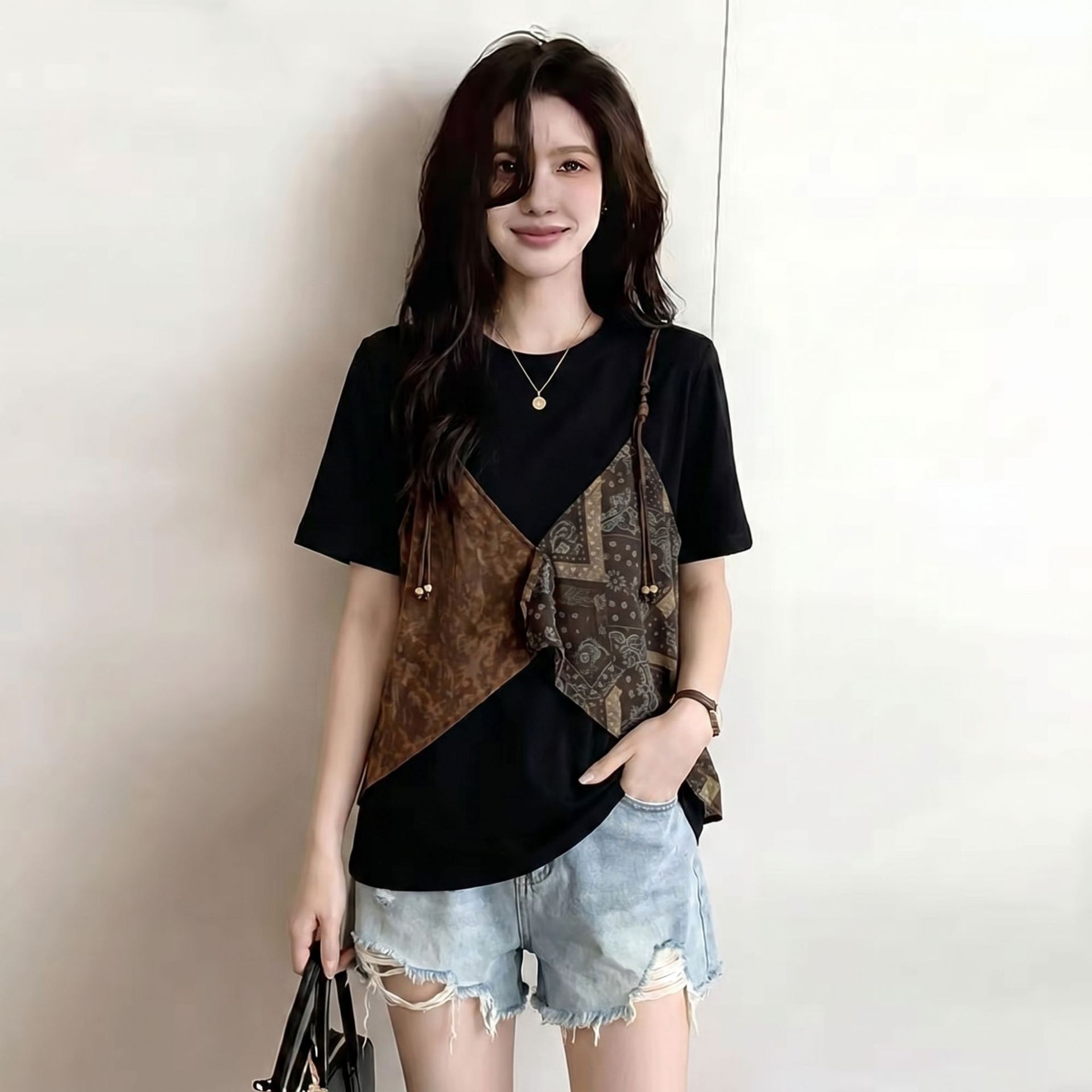 Áo thun nữ tay ngắn phối hai lớp in họa tiết, dáng rộng cao cấp — Màu ảnh chi tiết 1