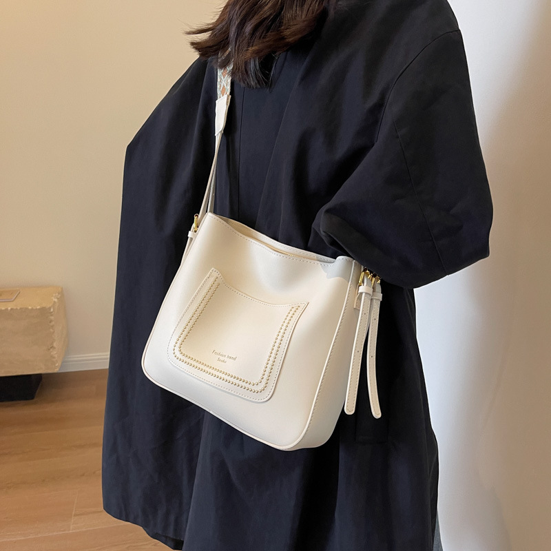 High-Quality New Versatile Tote With Personality And Elegant Style, Large Capacity Bucket Bag, Trendy Crossbody Bag_voghion.com