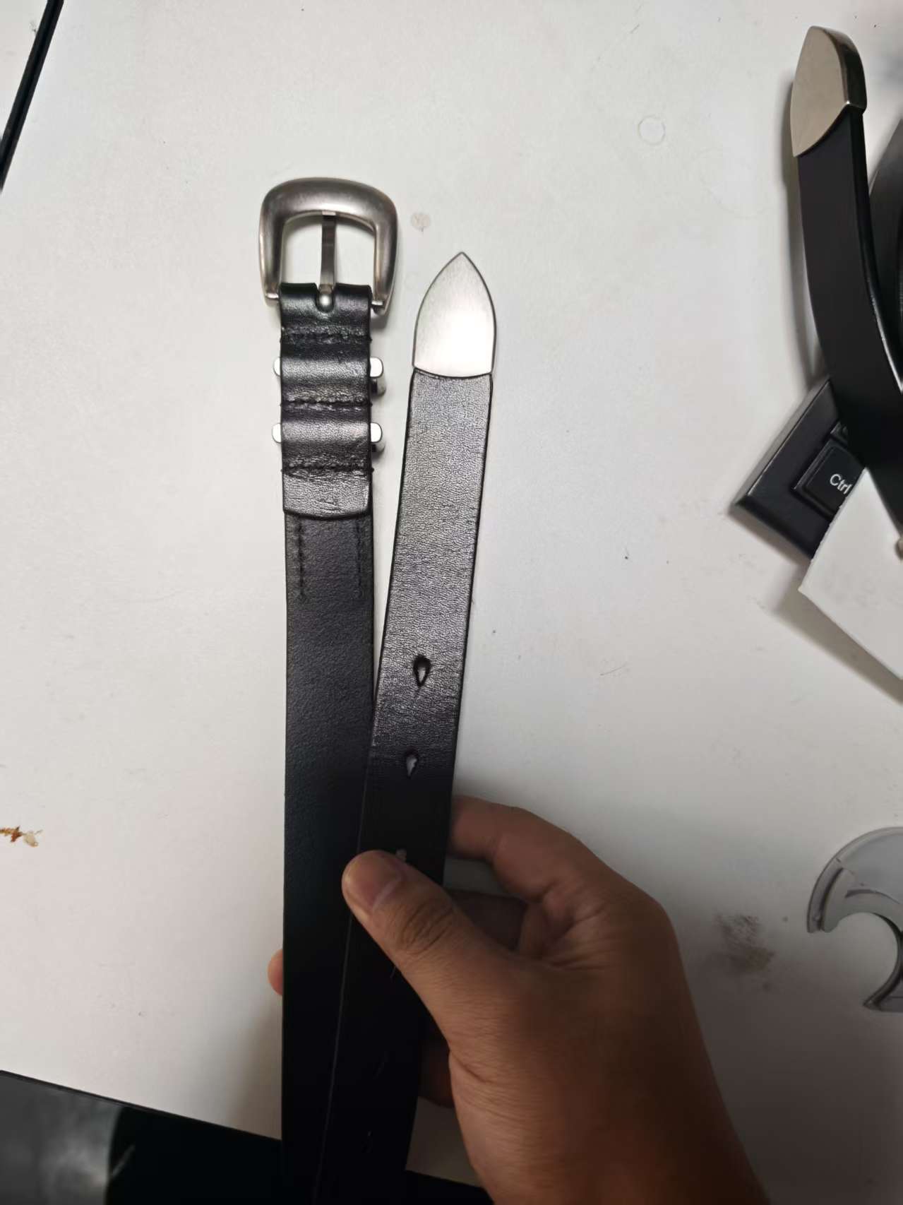 Men's belt made from top-layer pure cowhide with simple silver buckle, premium genuine leather belt, fashionable and stylish unisex waist belt.