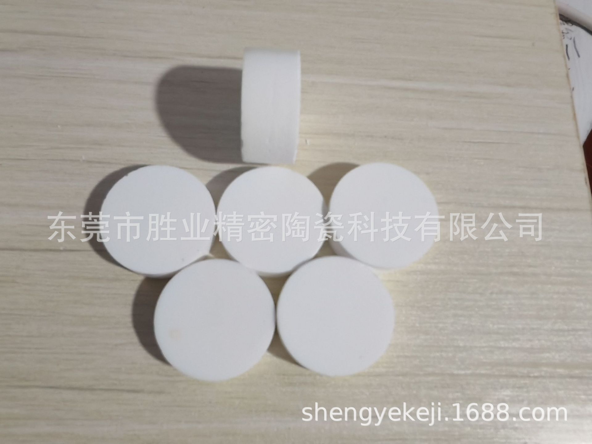 �߷���΢����ˮ�մɣ���ˮ��60%����ˮ�մɣ���������ˮ�ʴ�