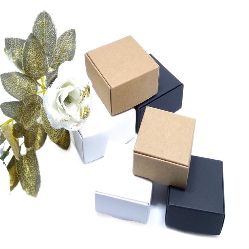 Caja de papel kraft puntual caja de papel negra cuadrada rectangular blanca caja de embalaje de jabón hecho a mano caja de avión pequeño plegable