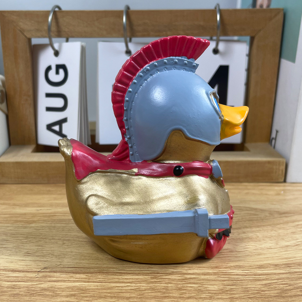 Nuevos productos transfronterizos King of Sparta pequeño pato amarillo adornos