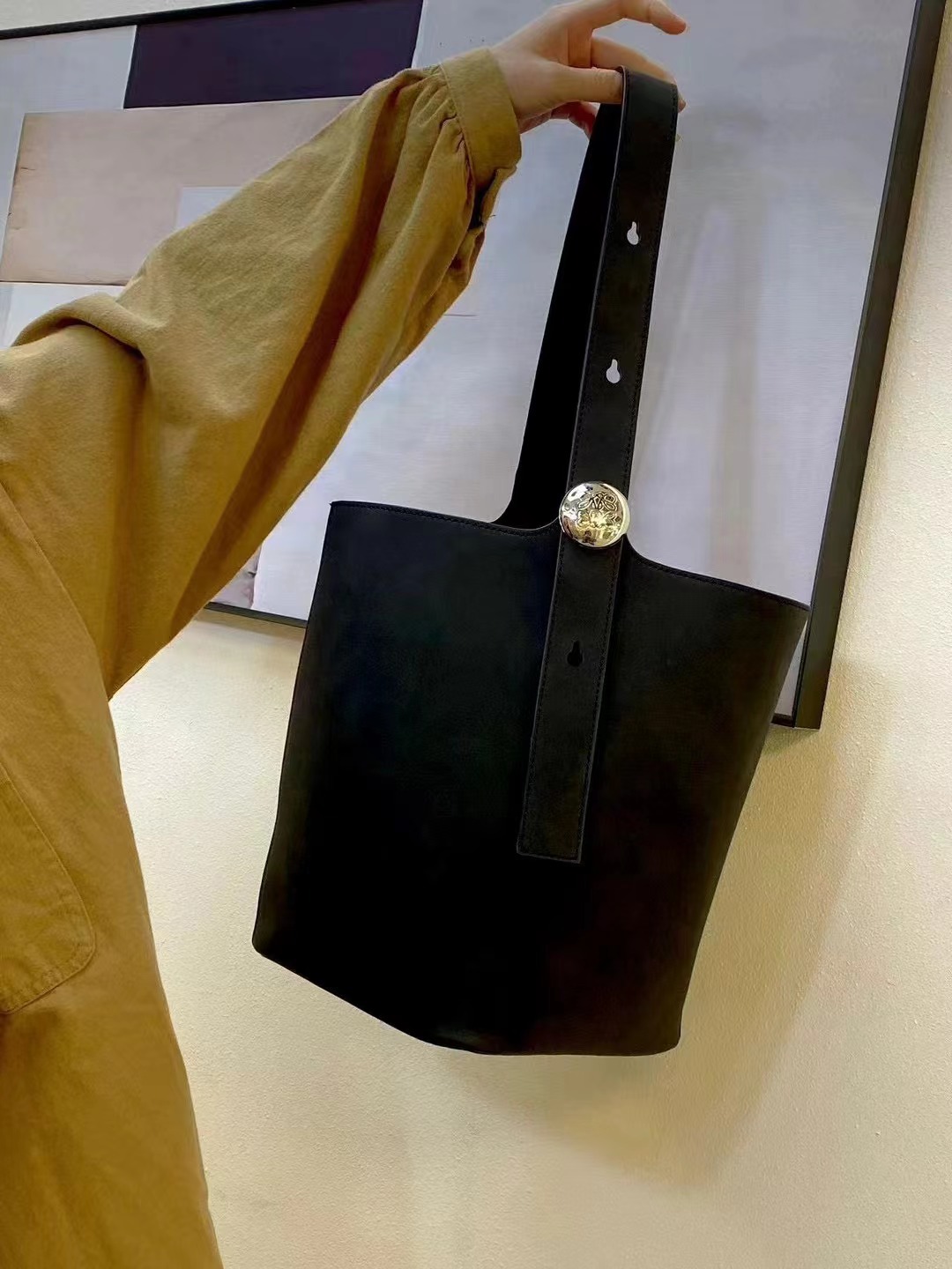 Défilé de mode 2024 nouveau seau minimaliste givré à la mode et polyvalent en daim à une seule épaule grande capacité pour femmes_voghion.com
