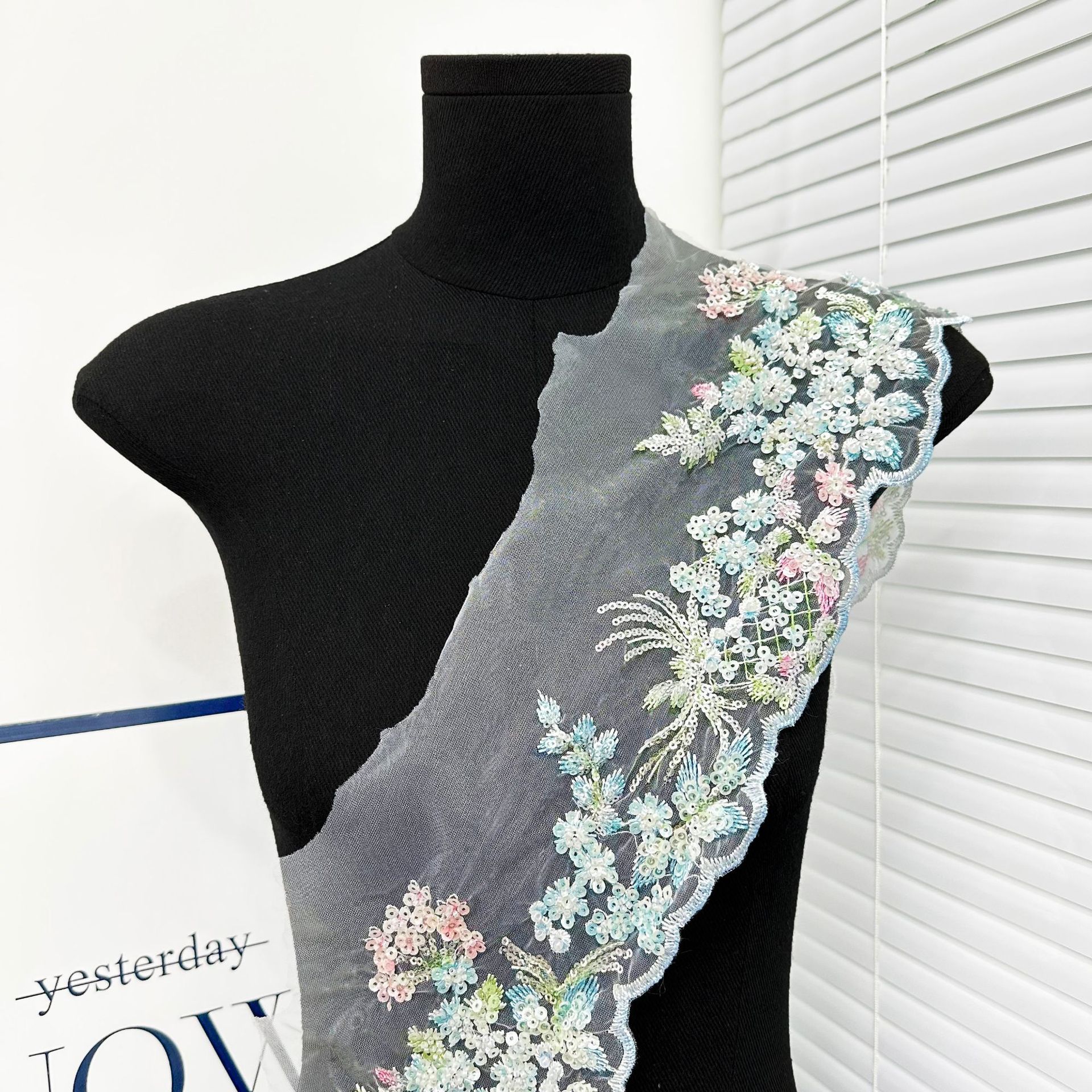 Nuevo bordado de sequillas flores de encaje de red código de barras accesorios de bordado vestido de boda accesorios de decoración de ropa china color
