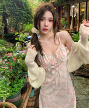 法式粉色碎花吊带连衣裙女春季花边拼接修身长裙温柔收腰a字裙子