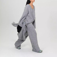 秋冬の新型の大衆の設計の怠惰な風のニットのvネックのセーターのスーツの女性の灰色の広い足のズボンのマフラーの3セット
