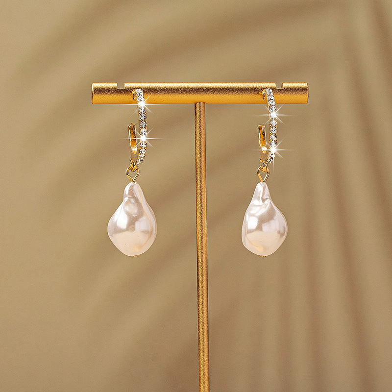 Cross-border European and American popular jewelry shaped pearl C- shaped earrings gem earrings female niche temperament earrings earrings female