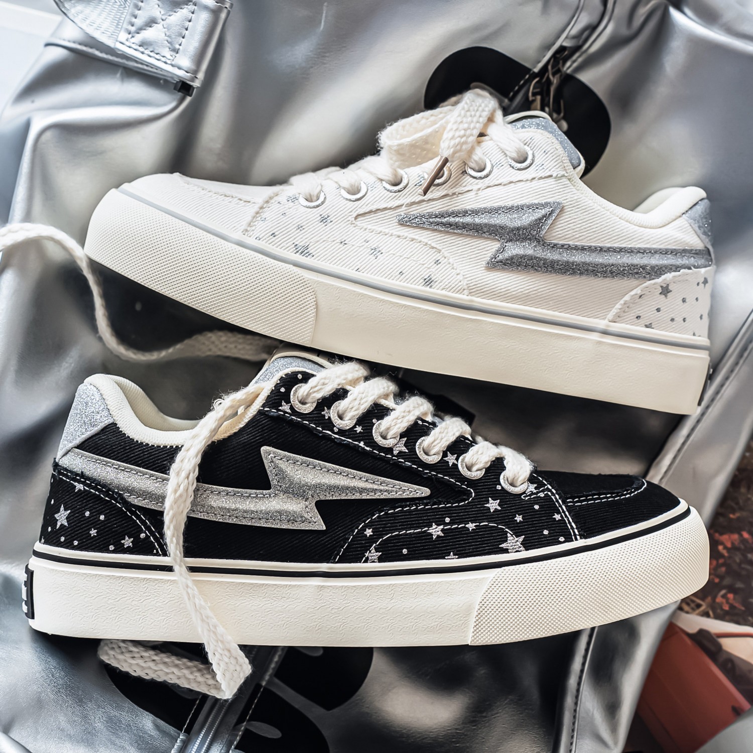 Parejas de lienzo de verano moda relámpago camuflaje nuevo skate zapatos de hombre estilo extranjero aumento de moda moda moda zapatos casuales