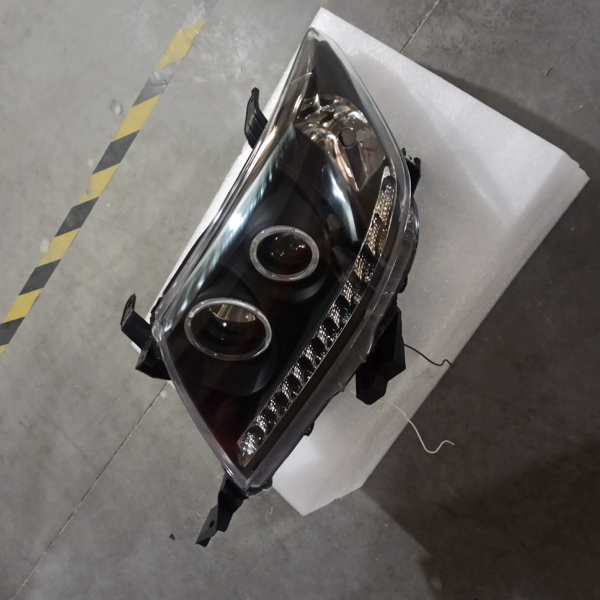 Подходит для Toyota Hliux VIGO 2012 модифицированные LED-финальные фары
