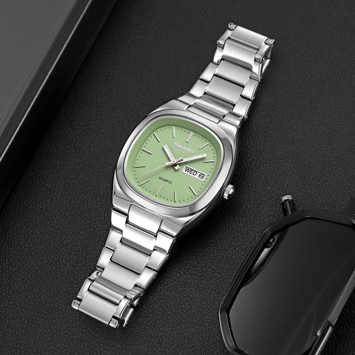 Momentos de moda simple reloj de cuarzo de acero cuadrado reloj de cuarzo unisex doble calendario ahora transfronterizo al por mayor