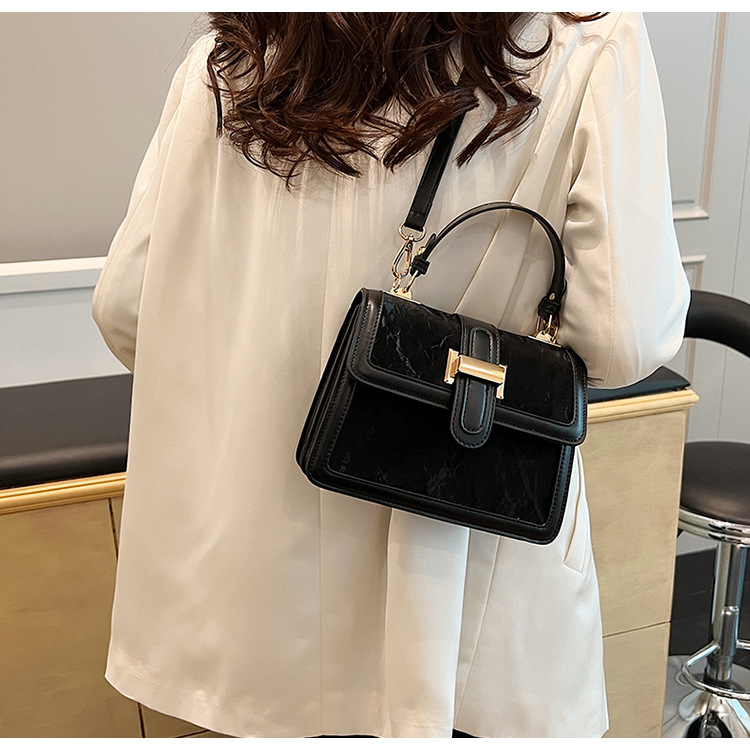 Tämän vuoden suositut laukut naisille 2024 uusi muoti huippuluokan kannettava olkalaukku suuri kapasiteetti crossbody pieni neliö laukku_voghion.com