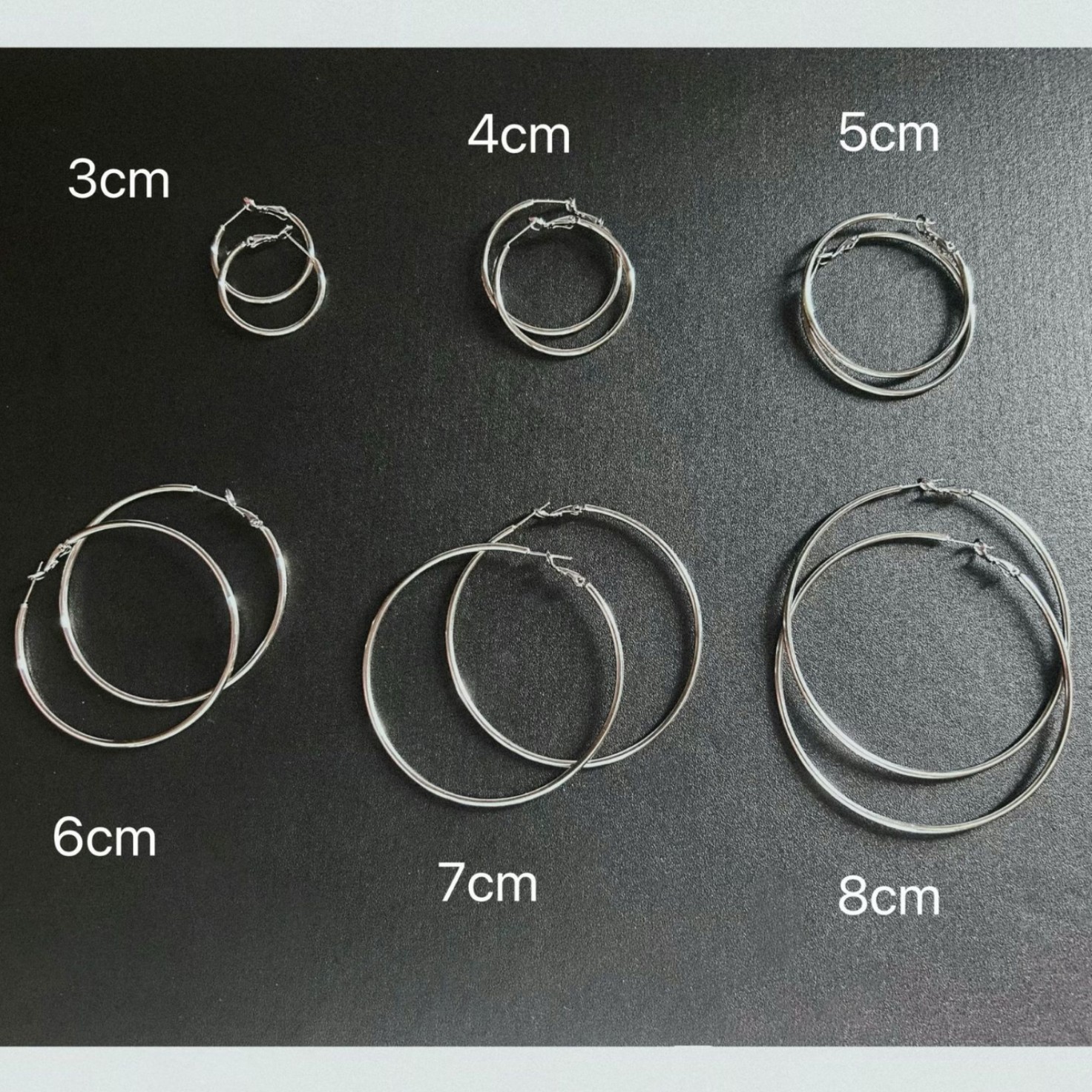 High-end, large hoop earrings, ultra-thin hoop earrings, popular women's earrings, fashionable and stylish, exuding a unique and elegant charm, lightweight luxury earrings