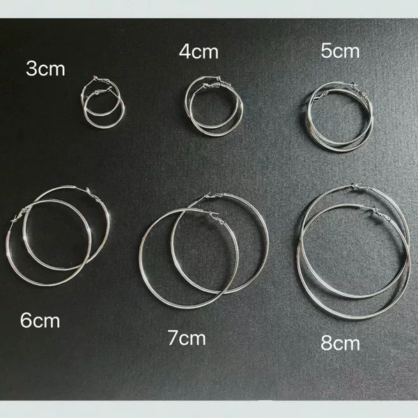 High-end, large hoop earrings, ultra-thin hoop earrings, popular women's earrings, fashionable and stylish, exuding a unique and elegant charm, lightweight luxury earrings