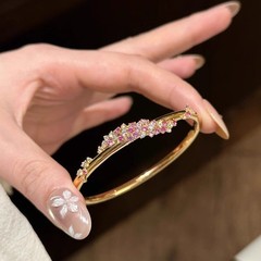 フランスの中古風ピンクの花のブレスレットは贅沢で高級感があります。