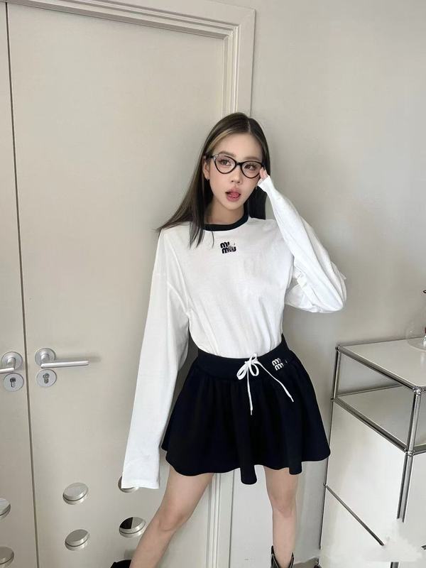现货高版本miu家字母黑白撞色领长袖t恤宽松百搭新款简约上衣女|undefined