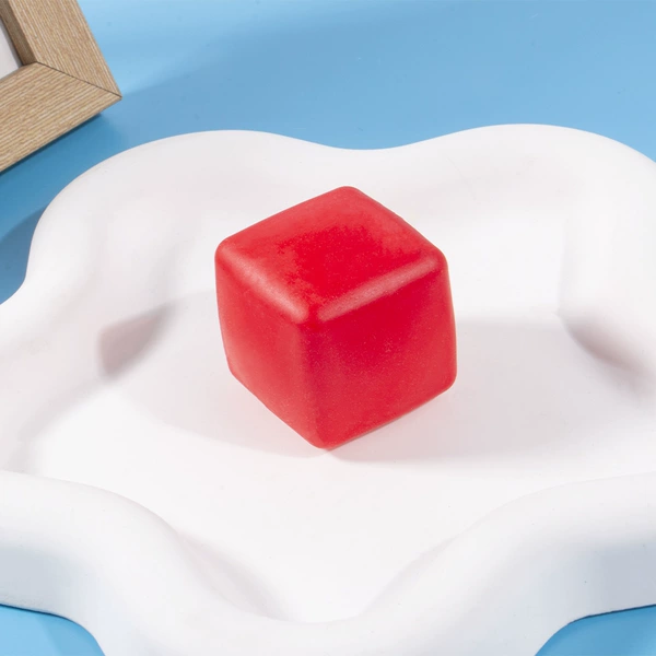 Red ice cubes, 3.0cm