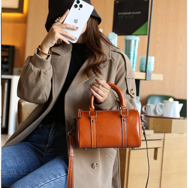 Women's Genuine Leather Handbag Oil Wax Cowhide Crossbody Bag 2024 New Trendy High-End Boston Pillow Bag - Thumbnail 4