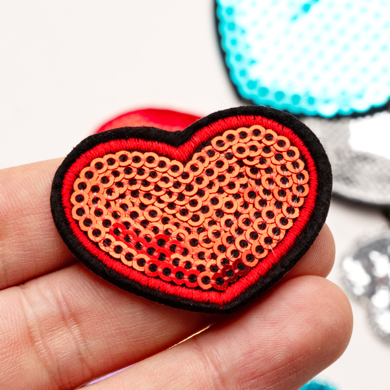 スパンコールピーチハート刺繍布ハート型コンピュータ刺繍ホットメルト接着剤アイロン接着衣類パッチ卸売|undefined