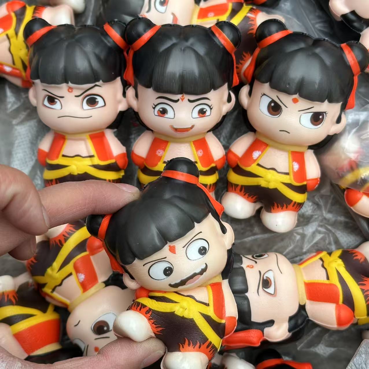 El Niño mágico de Nazha está en el mar, juguetes de descompresión, muñecas alrededor de Nazha ao Bing amasó regalos de jardín de infantes al por mayor